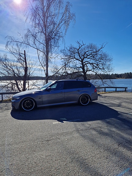 BMW 330d 4 of 5