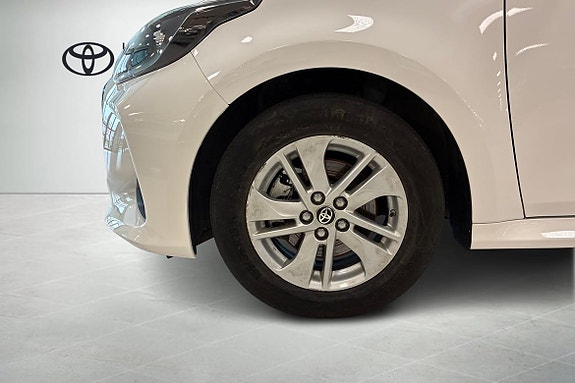 Toyota Yaris 15 of 18