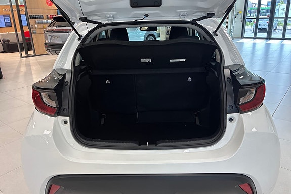 Toyota Yaris 10 of 18