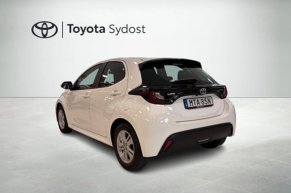 Toyota Yaris 2 of 5