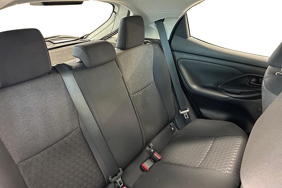 Toyota Yaris 11 of 18