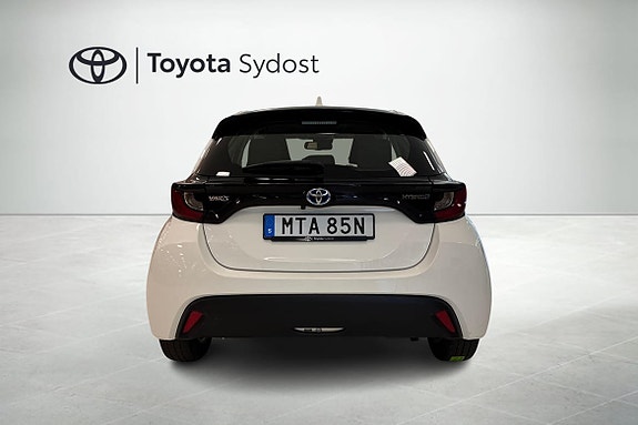 Toyota Yaris 4 of 5