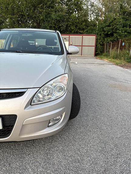 Hyundai i30 2 of 27