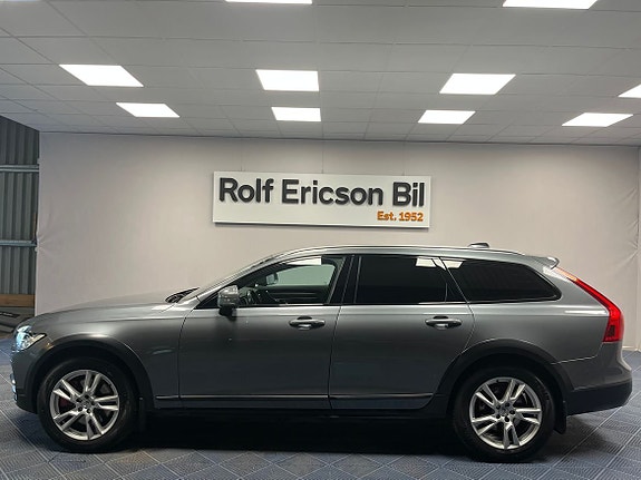 Volvo V90 Cross Country 2 of 5