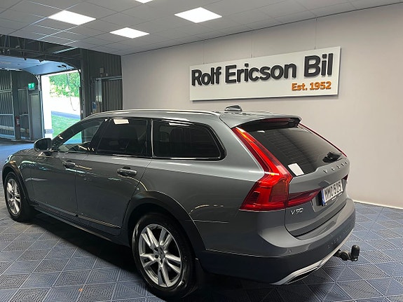Volvo V90 Cross Country 3 of 5