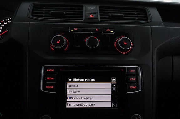 Volkswagen Caddy Maxi 16 of 23