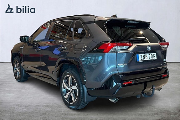 Toyota RAV4 Plug-in Hybrid 2 of 5