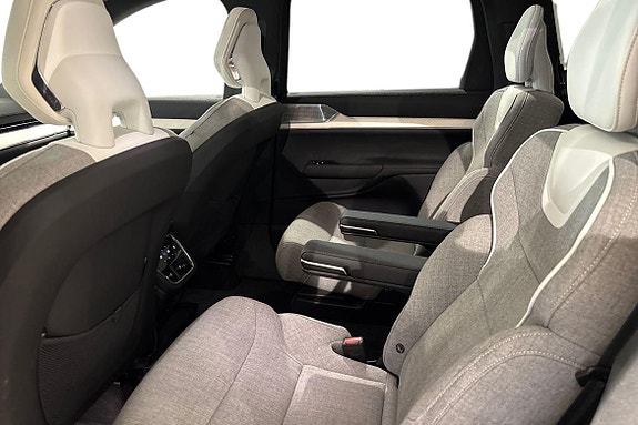 Volvo EX90 17 of 30