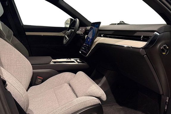 Volvo EX90 16 of 30