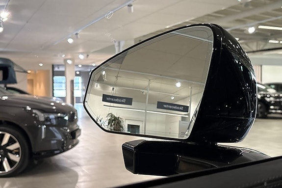 Volvo EX90 25 of 30