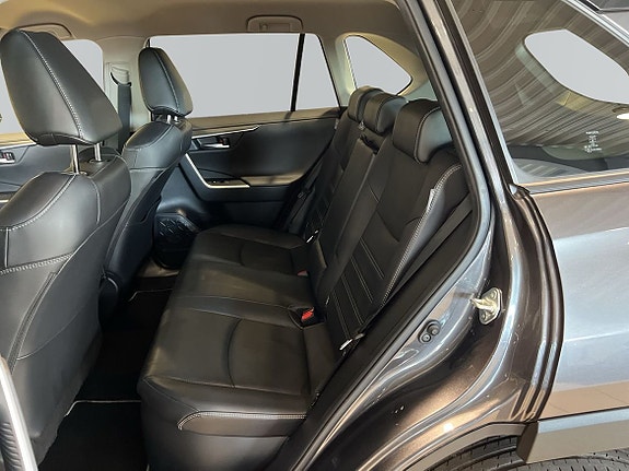 Toyota RAV4 11 of 24