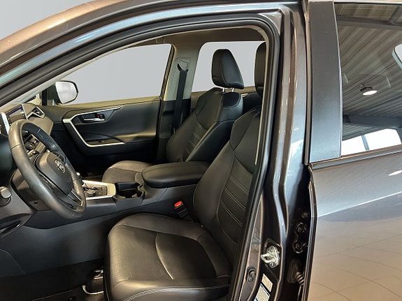 Toyota RAV4 12 of 24