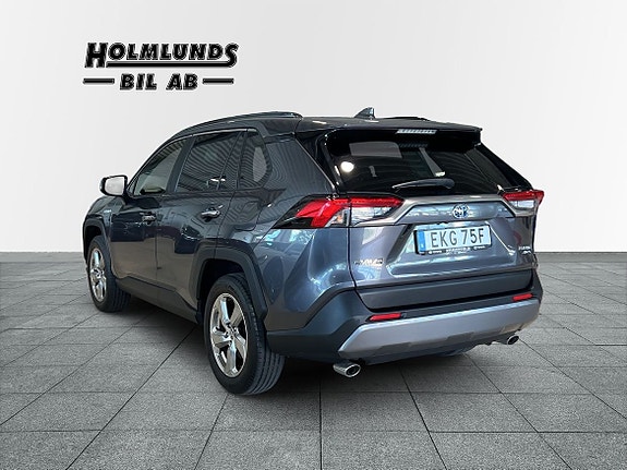 Toyota RAV4 2 of 24