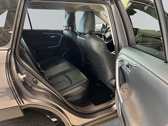 Toyota RAV4 7 of 24