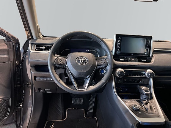 Toyota RAV4 9 of 24