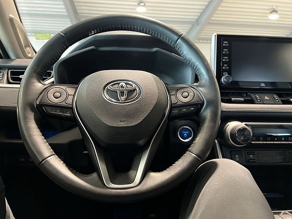 Toyota RAV4 13 of 24
