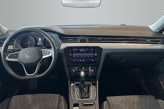 Volkswagen Passat 12 of 18