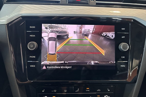 Volkswagen Passat 13 of 18