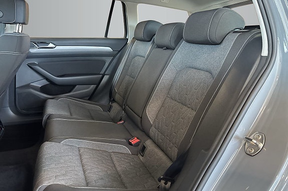 Volkswagen Passat 11 of 18