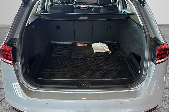 Volkswagen Passat 9 of 18