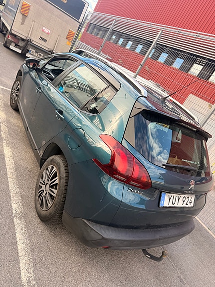 Peugeot 2008 2 of 5