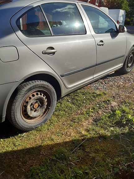 Skoda Octavia 2 of 5
