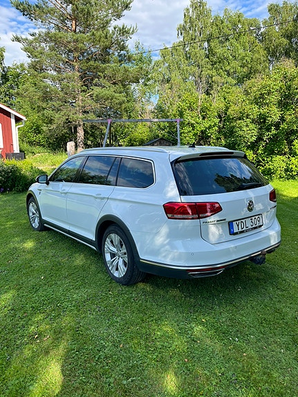 Volkswagen Passat Alltrack 4 of 5