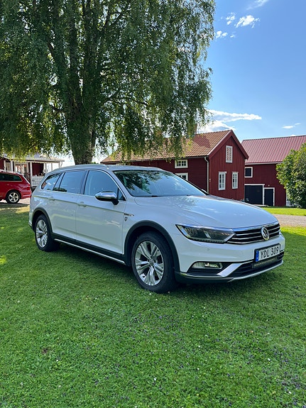 Volkswagen Passat Alltrack 3 of 5