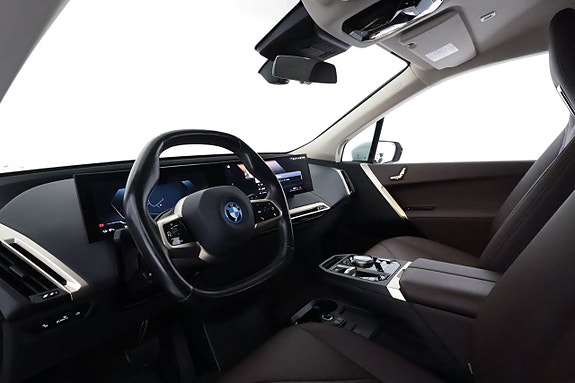 BMW iX 11 of 28