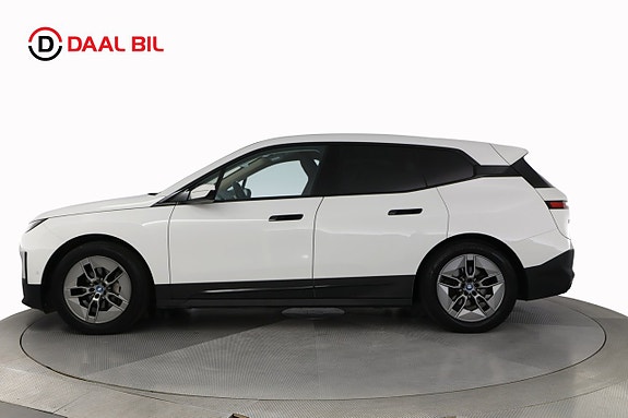BMW iX 9 of 28