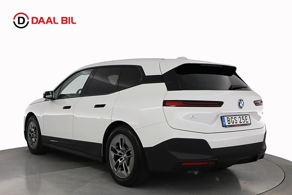 BMW iX 8 of 28