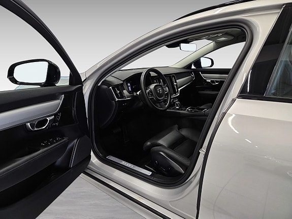 Volvo V90 13 of 16