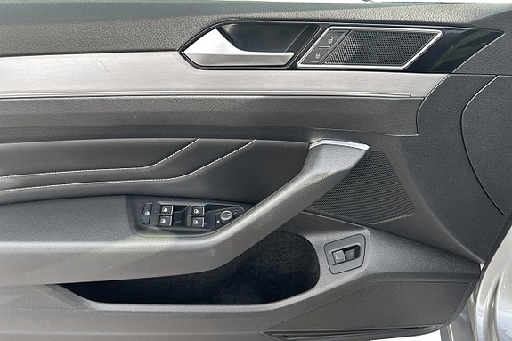 Volkswagen Passat 21 of 29