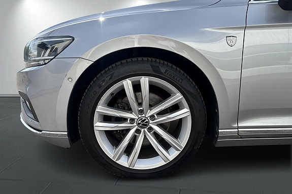 Volkswagen Passat 11 of 29