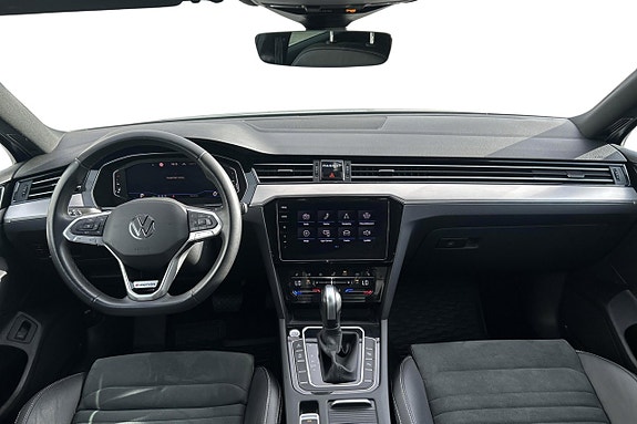 Volkswagen Passat 12 of 29