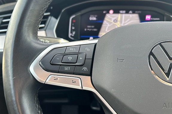 Volkswagen Passat 23 of 29