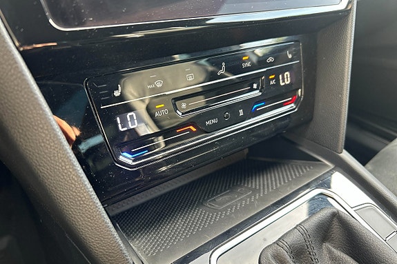 Volkswagen Passat 26 of 29
