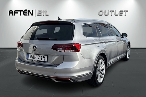 Volkswagen Passat 7 of 29