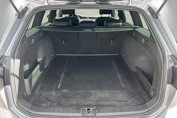 Volkswagen Passat 18 of 29