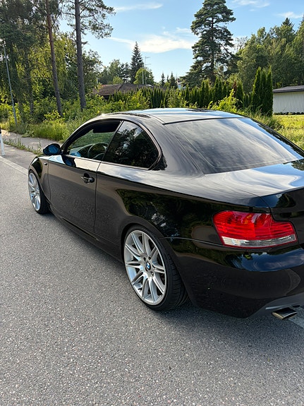 BMW 123d 2 of 3