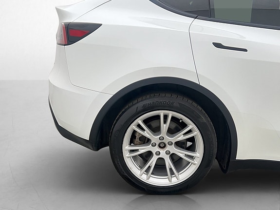 Tesla Model Y 29 of 30