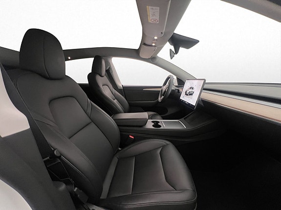 Tesla Model Y 10 of 30
