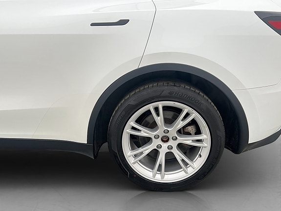 Tesla Model Y 30 of 30