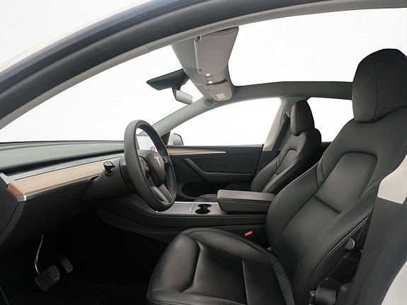 Tesla Model Y 12 of 30