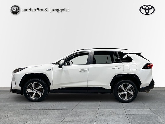 Toyota RAV4 Plug-in Hybrid 4 of 5