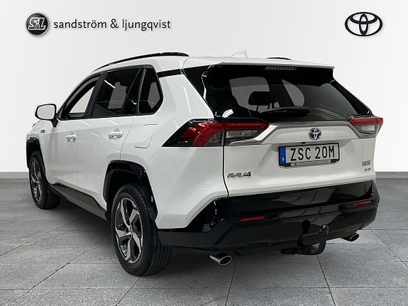 Toyota RAV4 Plug-in Hybrid 5 of 5