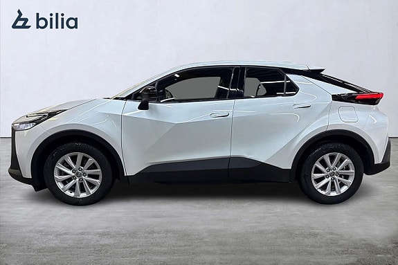 Toyota C-HR 3 of 21