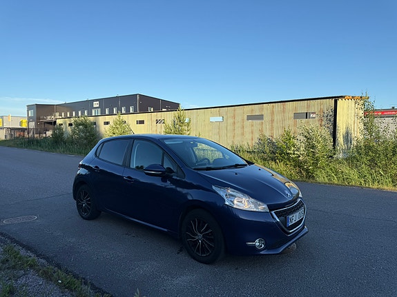 Peugeot 208 4 of 5