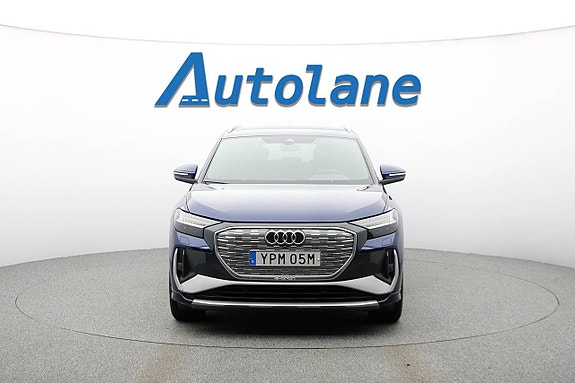 Audi Q4 e-tron 4 of 5