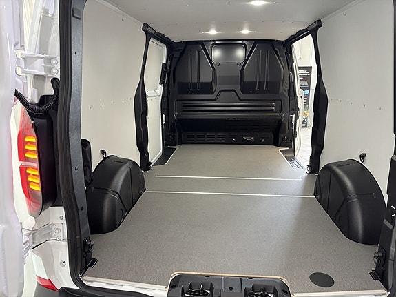 Volkswagen Transporter 8 of 13
